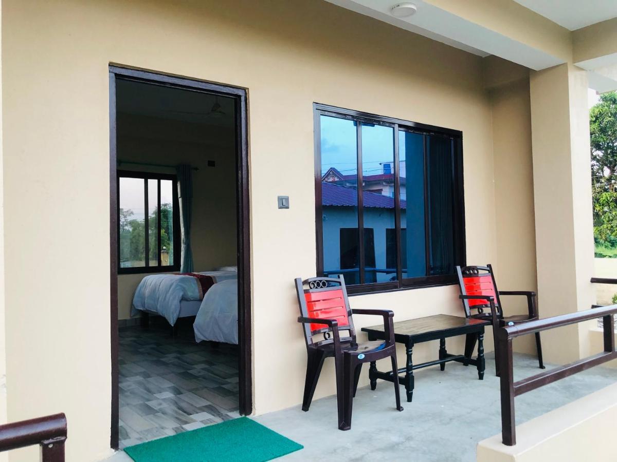 Hotel Happy Land Chitwan Extérieur photo
